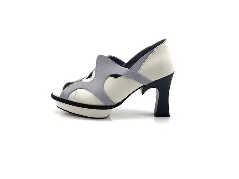 LEADING ROLE | 紅唇花 | 設計款 | 手工鞋 | 米白